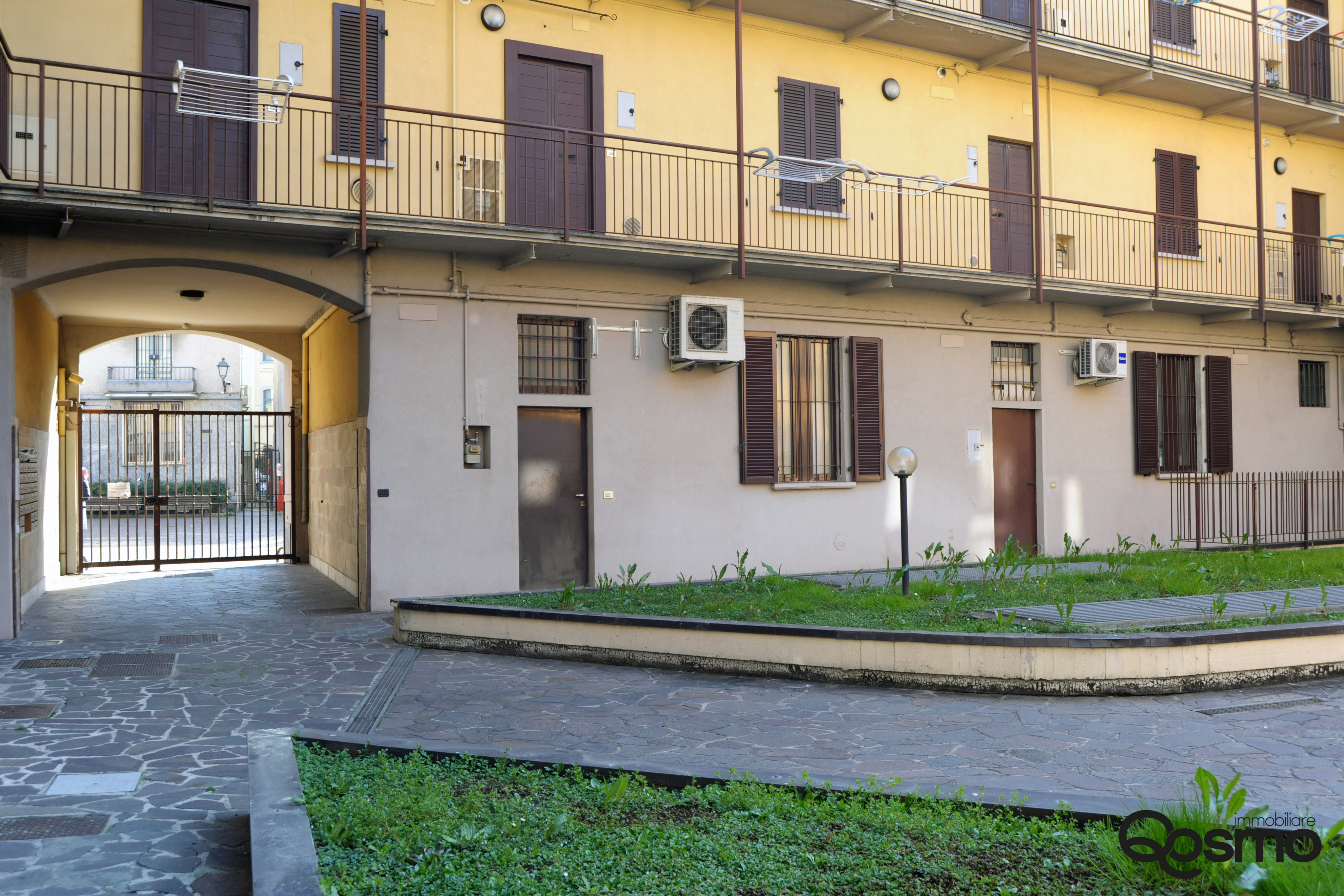 Negozi - Locali commerciali Via Indipendenza 1, Cologno Monzese