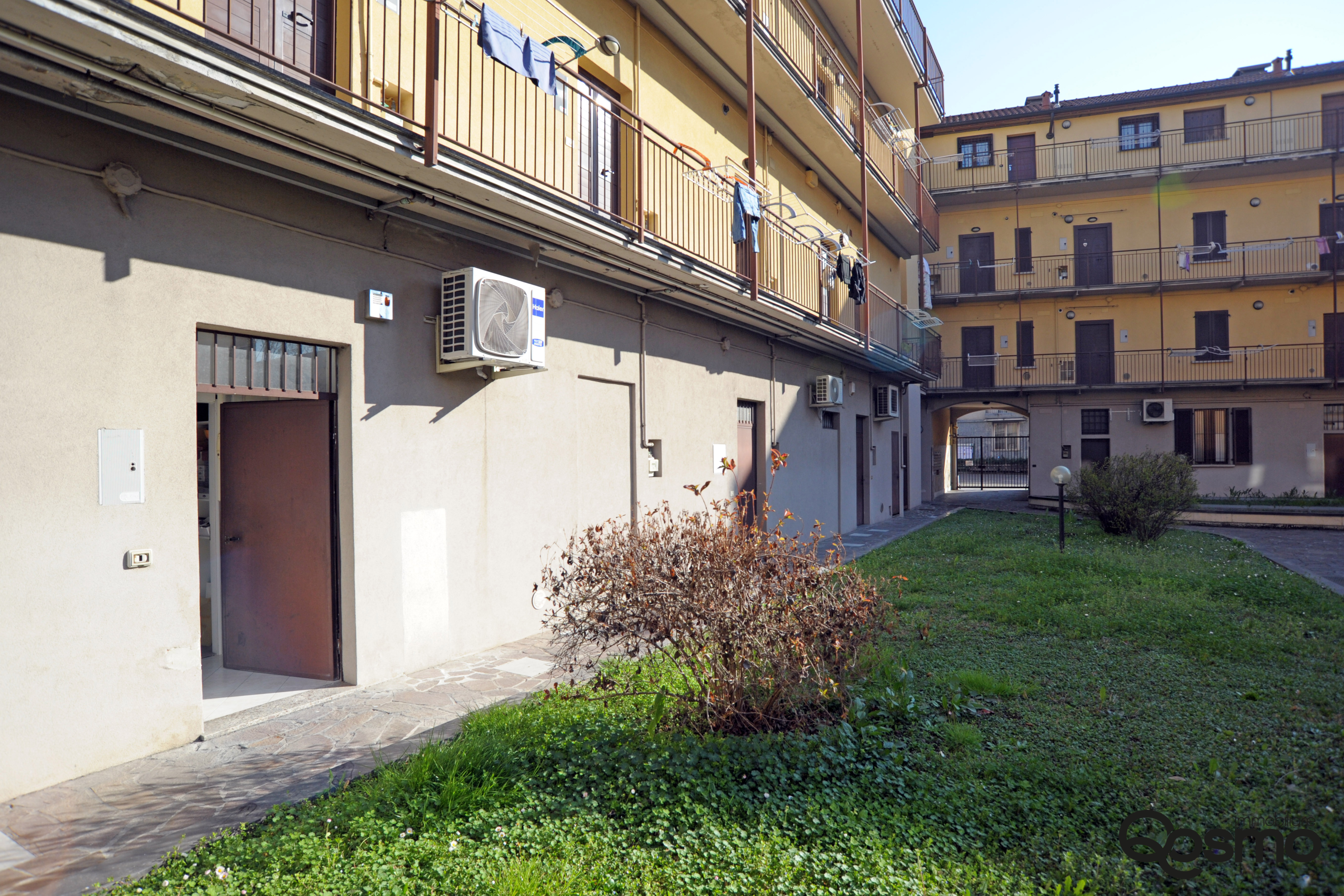 Negozi - Locali commerciali Via Indipendenza 1, Cologno Monzese