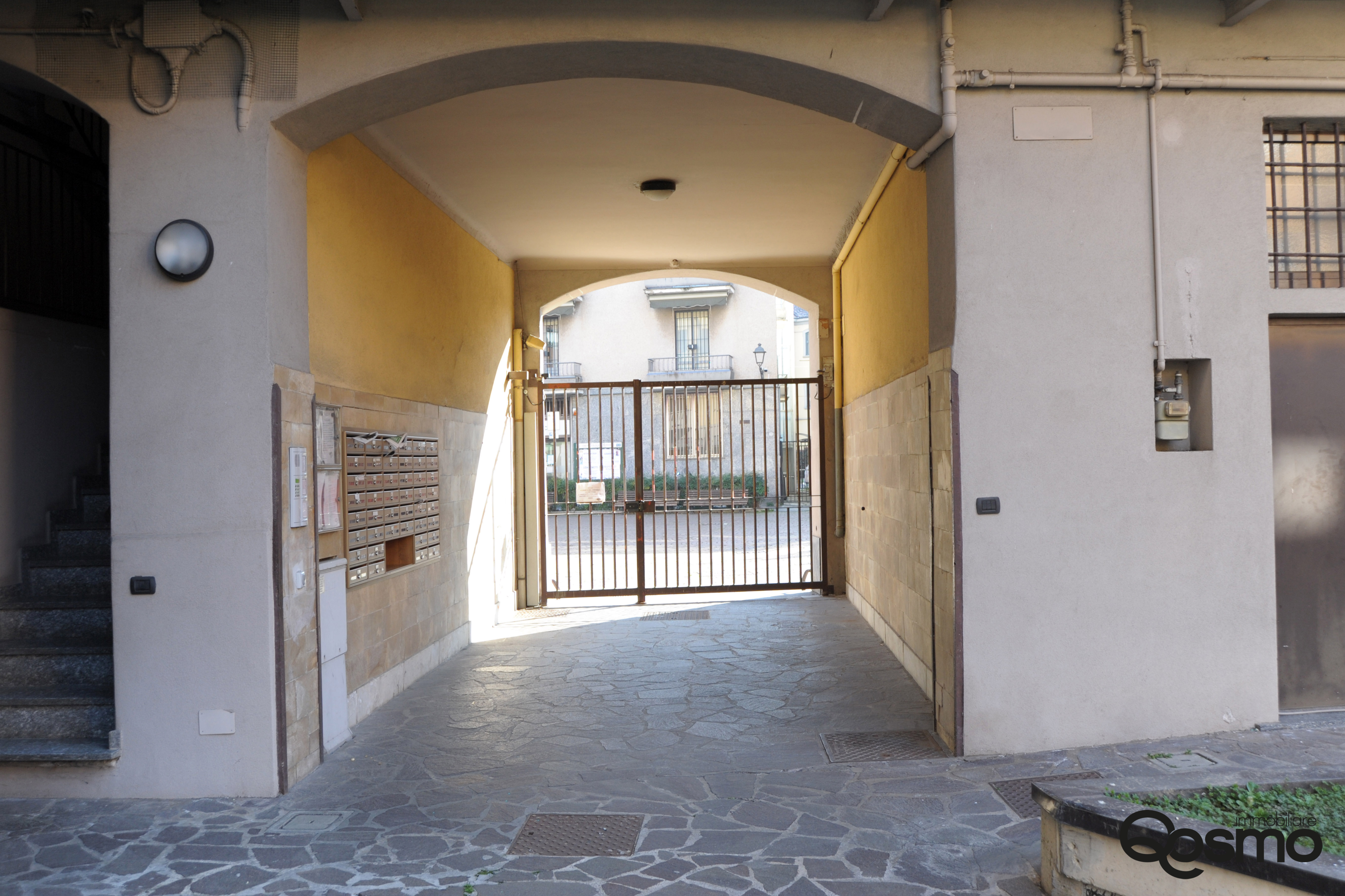 Negozi - Locali commerciali Via Indipendenza 1, Cologno Monzese
