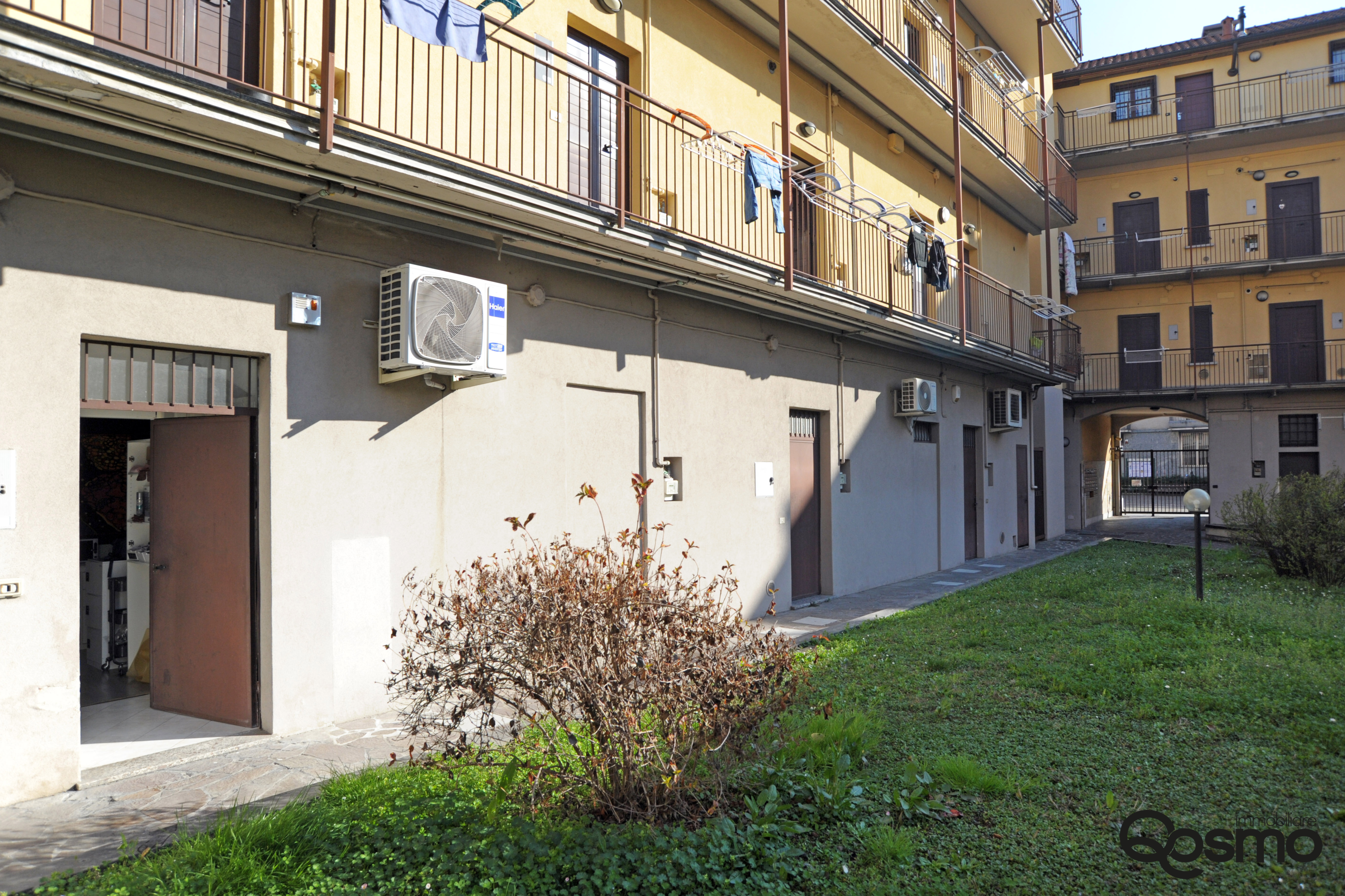 Negozi - Locali commerciali Via Indipendenza 1, Cologno Monzese