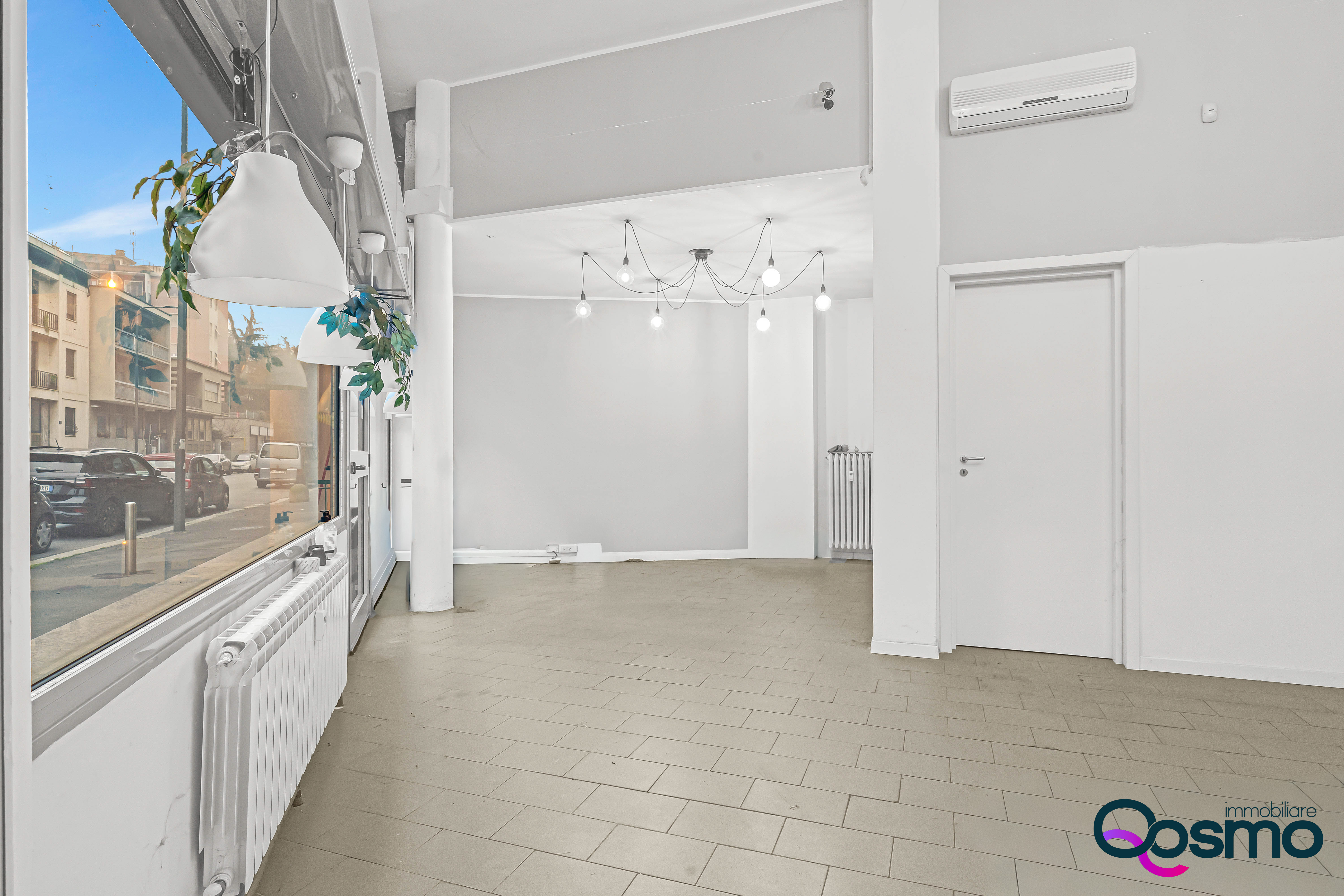 Negozi - Locali commerciali Viale Caterina da Forlì 40, Milano