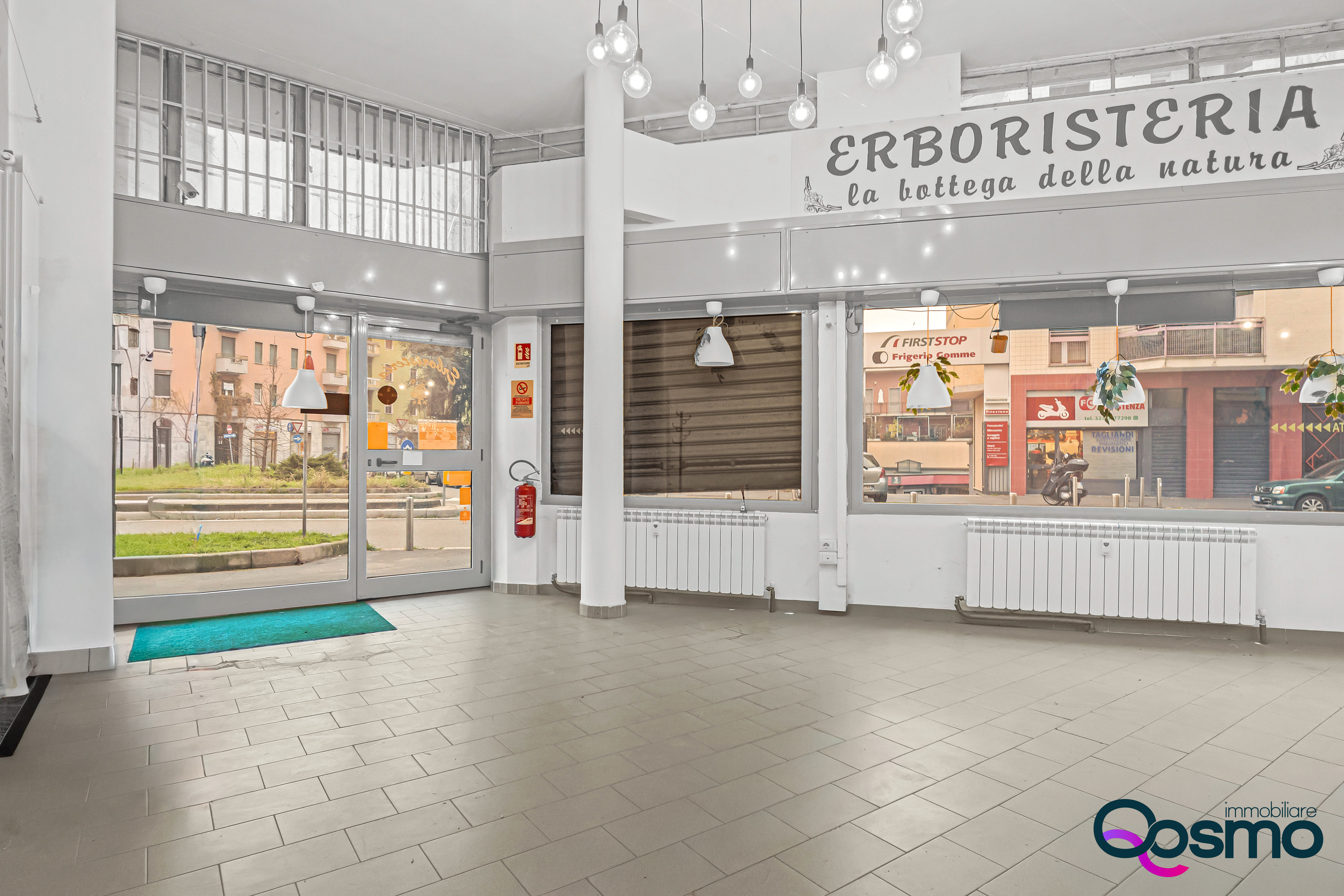 Negozi - Locali commerciali Viale Caterina da Forlì 40, Milano